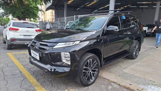 MITSUBISHI PAJERO SPORT 2.4 16V MIVEC TURBO DIESEL LEGEND BLACK AWD AUTOMÁTICO
